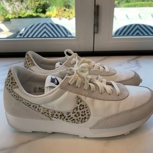 Nike Daybreak SE sneakers in sail/light lemon twist womens US 9